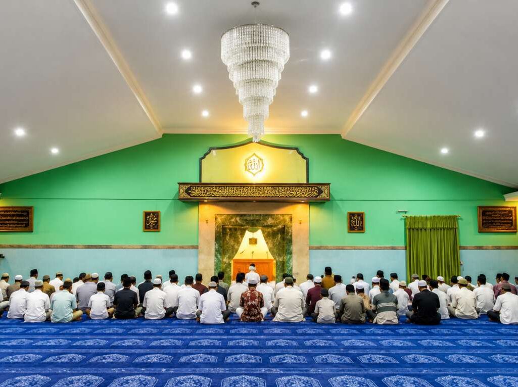 Masjid tampak dalam
